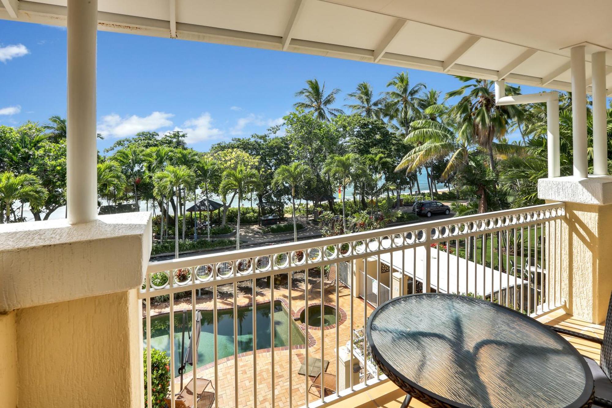 On The Beach Apartments Trinity Beach Room photo